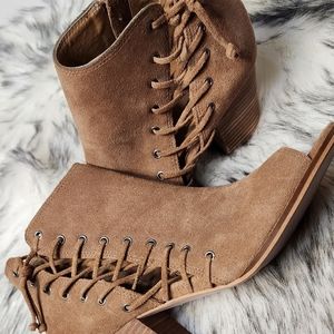 LUCKY BRAND Hartley Suede Peep Toe Bootie in Fawn/brown size 6.5